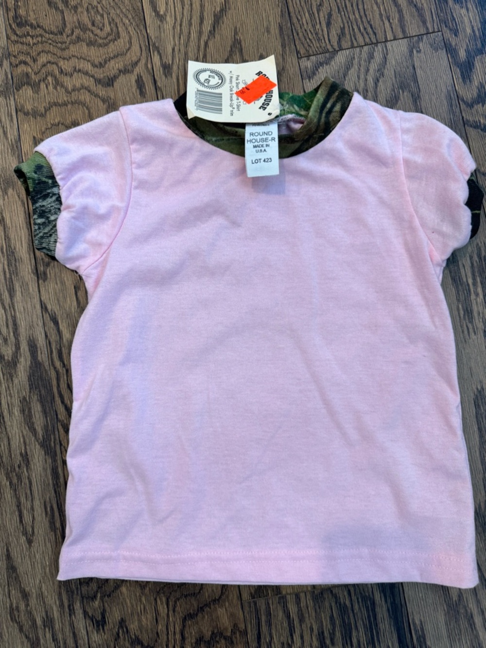 Kids Pink Short Sleeve Tee with Camo Trim. NEW WITH TAGS ~